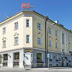 Boutique Yoepuu Отель Ювяскюля